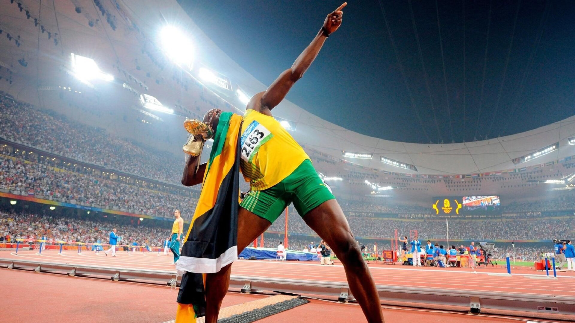 _沙滩跑步比赛吸引大量跑者参与_，沙滩跑步需要注意什么